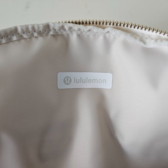 NWT LULULEMON LTIV/GOLD Light Ivory Gold All Night Festival Bag 5L - Picture 14 of 16